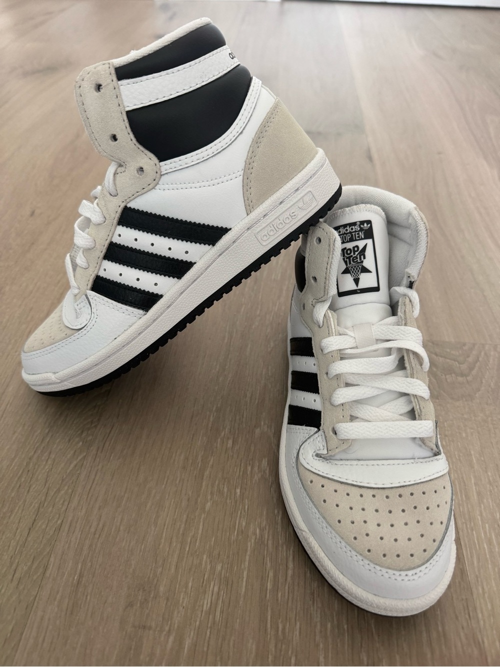NEW! Adidas Kids High Top Sneakers White Black Cream, Size 4 with Box